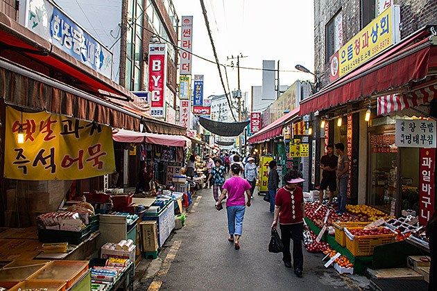 Read more about the article Pictures from Oncheon’s Busy Market