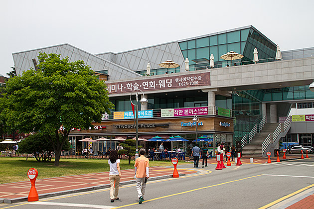 Read more about the article The Streets of Daeyeon-Dong