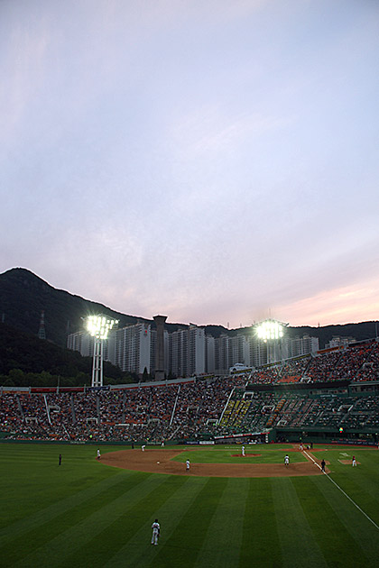 Read more about the article A Day at Sajik Stadium – Lotte Giants Baseball